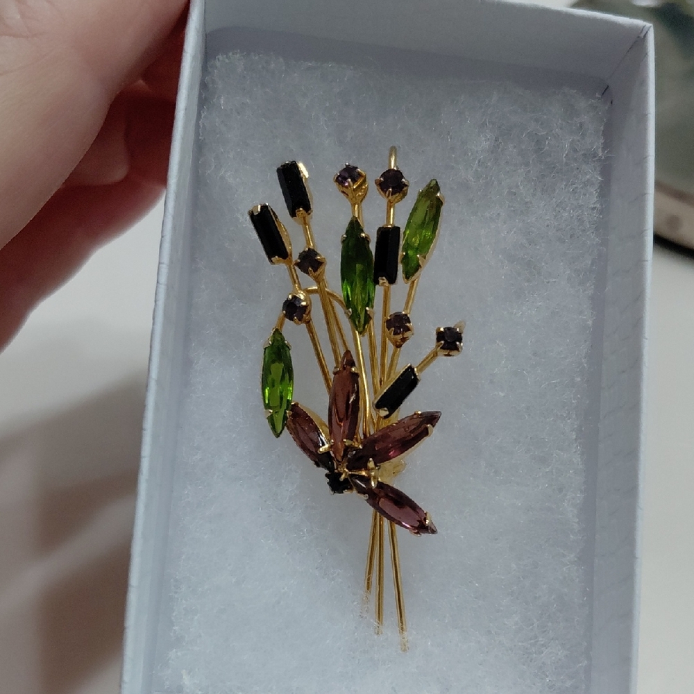 Elegant Gold and Green Floral Brooch
